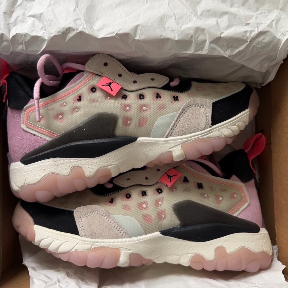 Jordan Delta 2 Light Arctic Pink